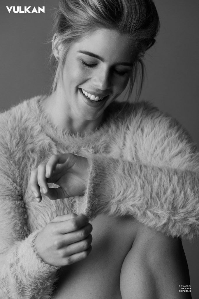 Emily Bett Rickards 21