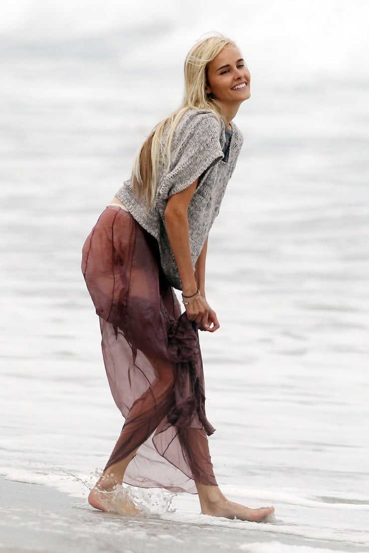 Isabel Lucas 10