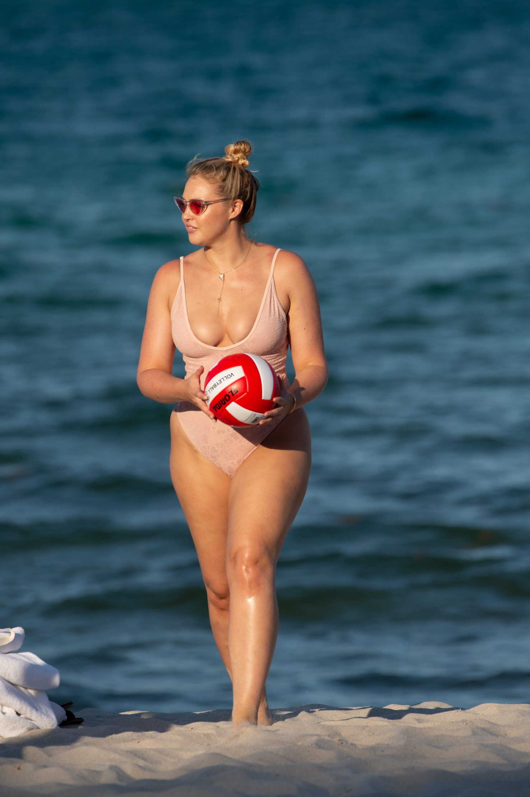 Iskra Lawrence 32