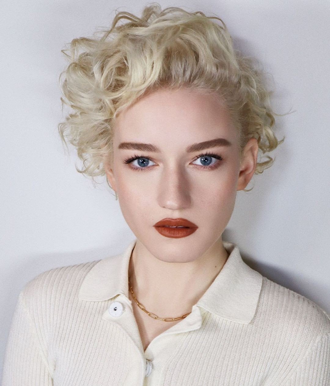 Julia Garner 31