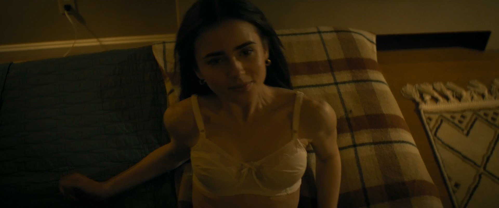 Lily Collins sexy photos 8