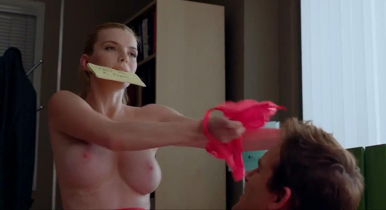 Betty Gilpin 16