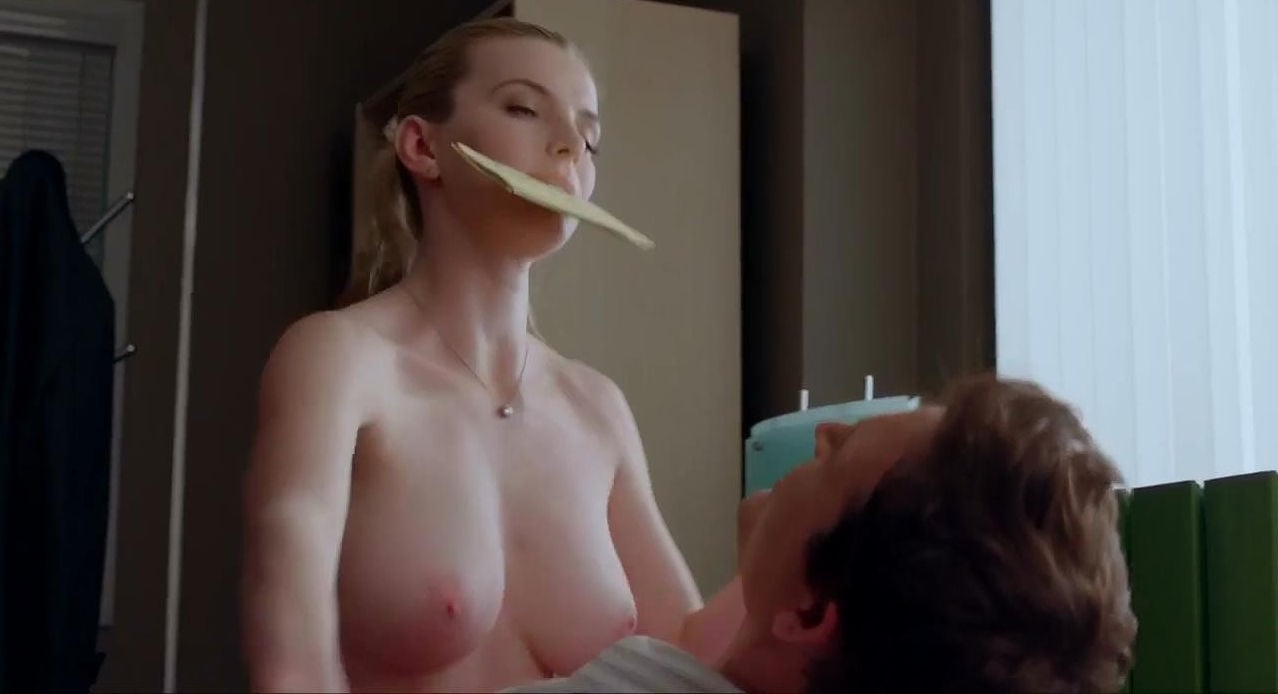 Betty Gilpin 17